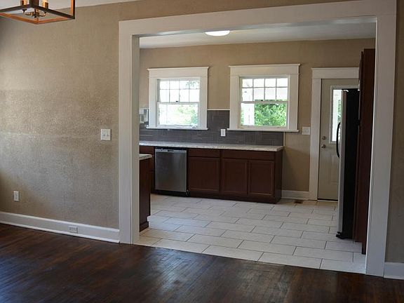 5th image of 1372 Park Hill Dr