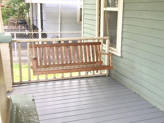 3rd image of 300 Oglewood Ave