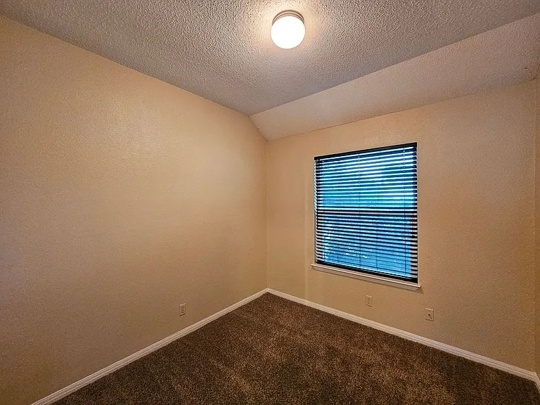 2606 Remington Dr — Photo 16