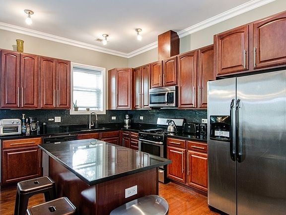 4th image of 4815 S Drexel Blvd #1SE