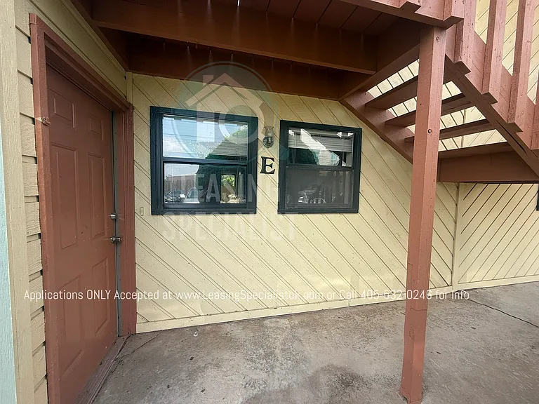 127 W Acres St #E — Photo 4