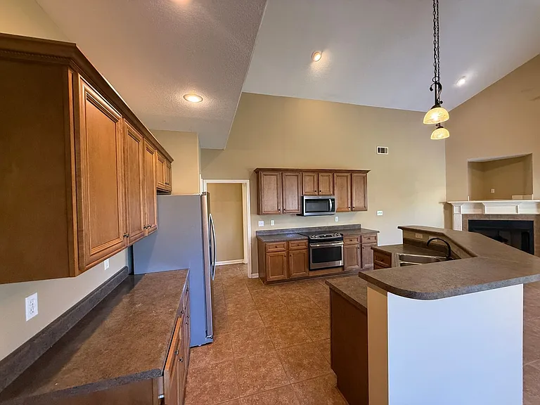 7904 Pips Ridge Ln — Photo 5