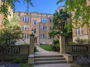 912 Reba Pl #2B, Evanston, IL 60202