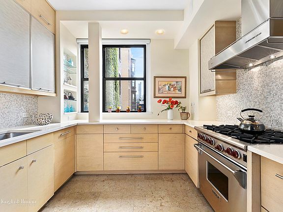 3rd image of 118 W 79th St #5C