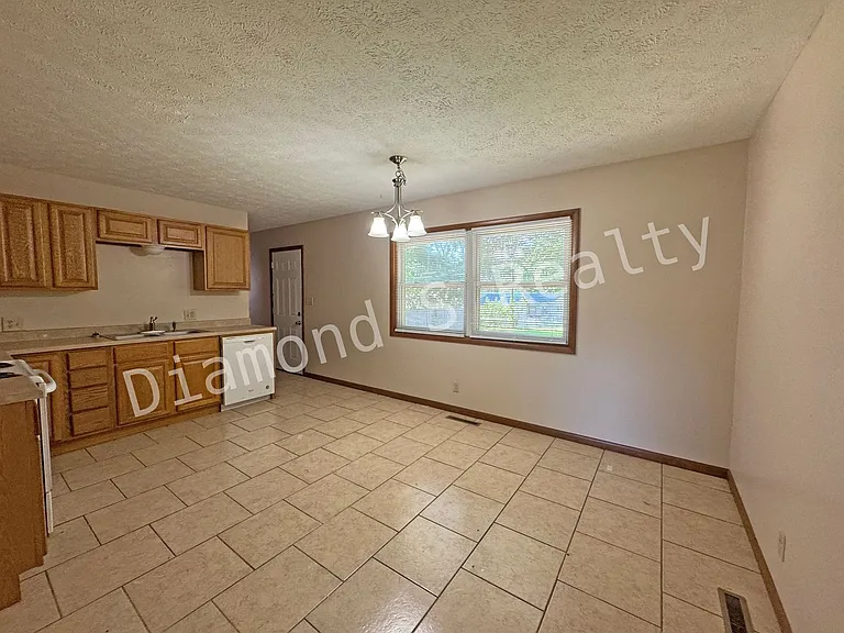 1412 W Berkeley St — Photo 5