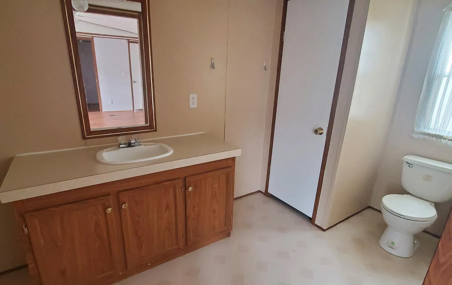 2 bed, $1,100 — Photo 4