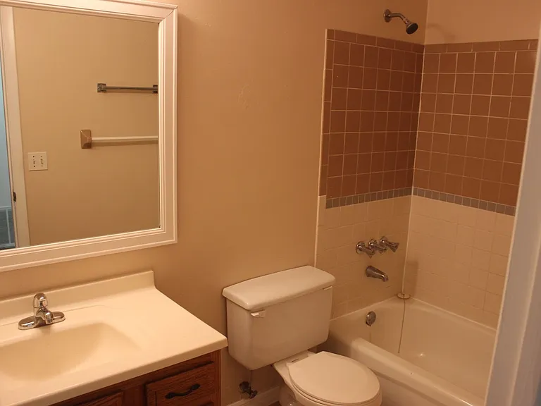 7011 SW 17th Pl — Photo 5