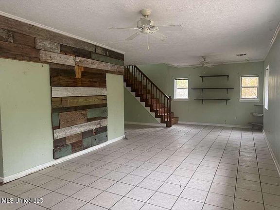 3rd image of 307 E Dewey Camp Dr