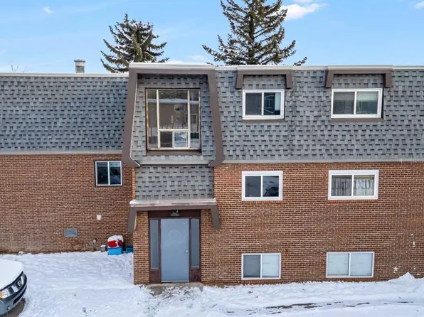 427 E Huntsville Cres NW #101, Calgary, AB T2K 4W3