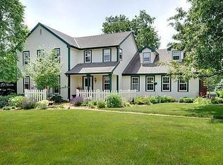 W277S3367 Burnell Dr, Waukesha, WI 53189