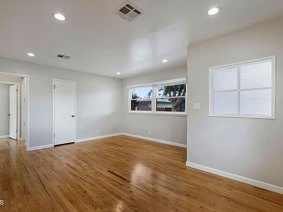 5th image of 420 Violet Ave