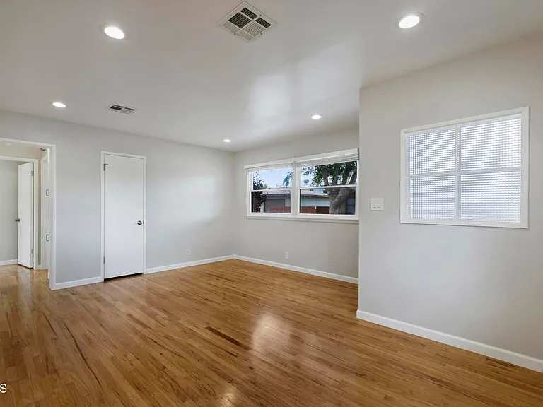 420 Violet Ave — Photo 7
