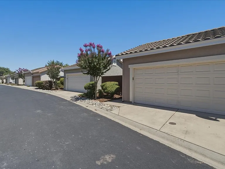 3169 Parkham Dr — Photo 40