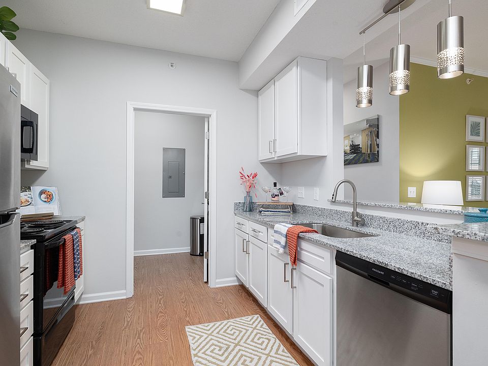 Kitchen + Modern Cabinetry