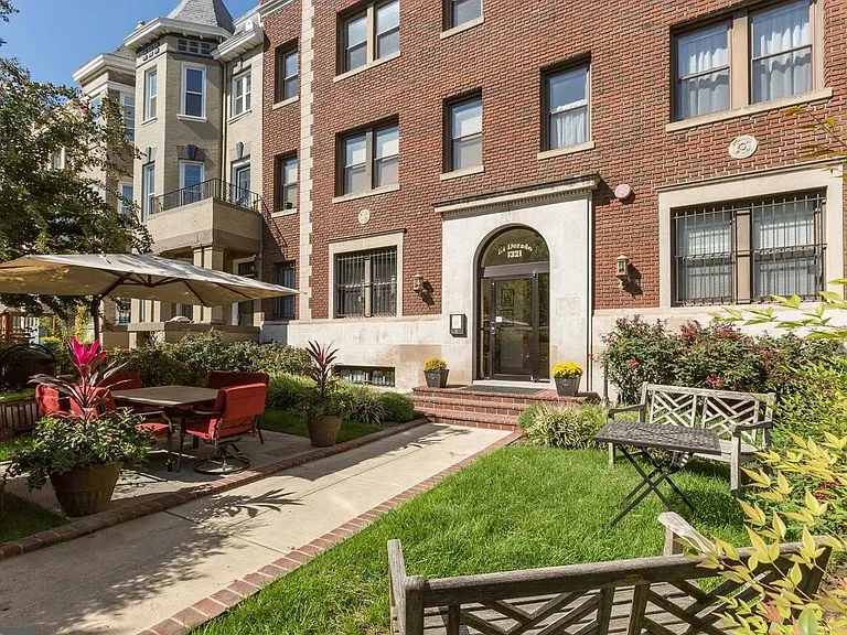 1321 Fairmont St NW #303 — Photo 2