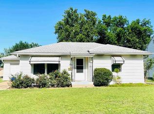 513 N 12th St, Ponca City, OK 74601