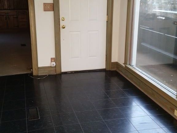 3rd image of 212 W 6th Ave