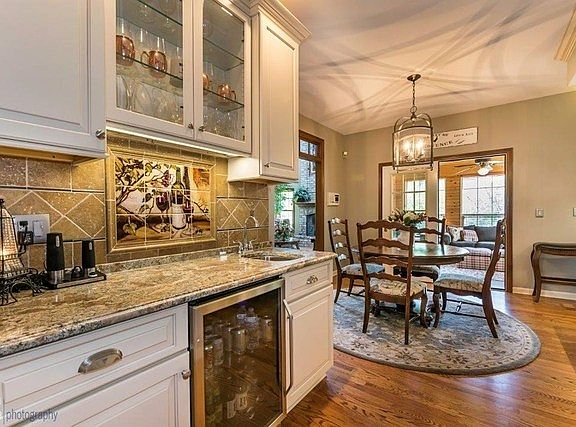 BUTLER'S PANTRY/WET BAR & BEVERAGE REFRIGERATOR