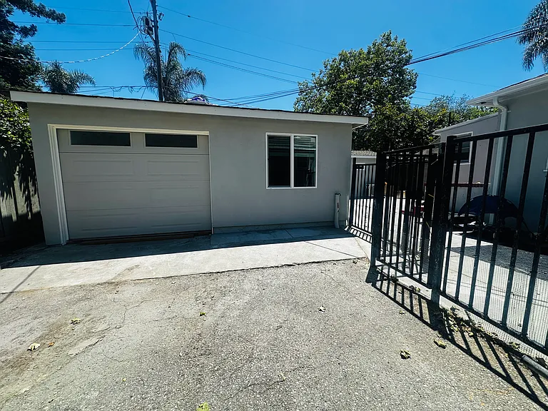 846 Harding Ave #B — Photo 16