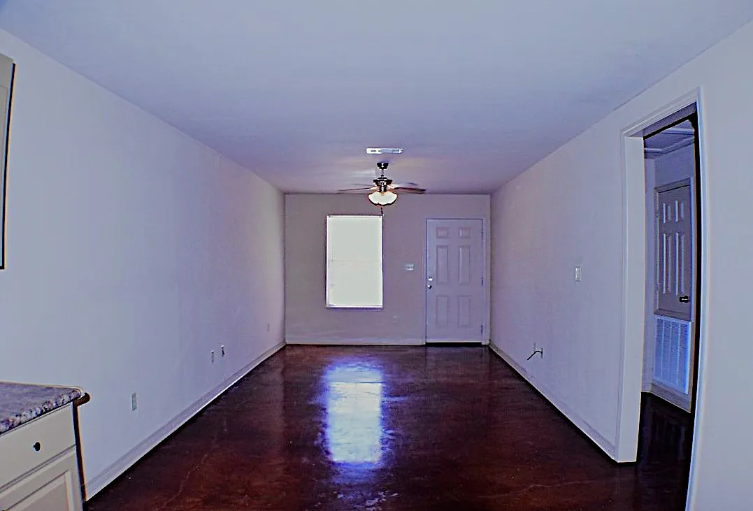 2 bed, 1100 sqft, $895 — Photo 2