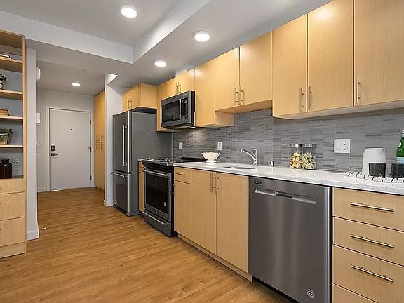 4th image of 750 11th Ave E #502