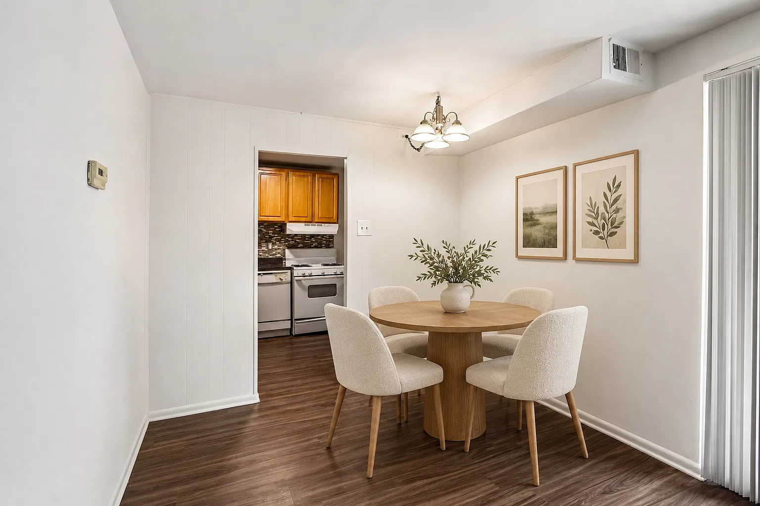 Curren Terrace Apartment Homes — Photo 3