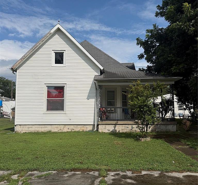 1st image of 327 N Hickory St