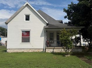 327 N Hickory St, Centralia, IL 62801