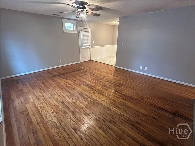 1020 Tuxedo Ln — Photo 7
