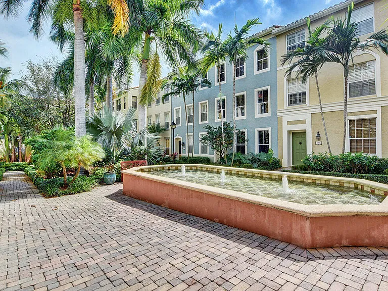 580 Sapodilla Ave #105 — Photo 22
