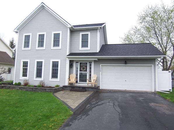 1568 Hayride Dr, Farmington, NY 14425