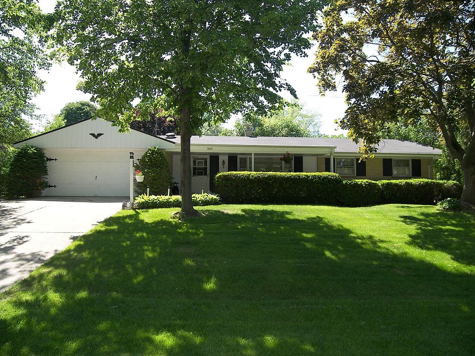 1st image of 1423 N 119th St