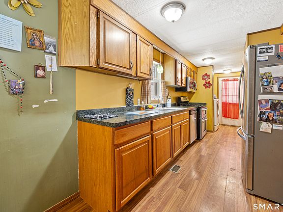 4th image of 8 Redstone Street