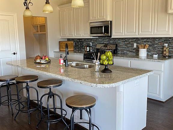 5th image of 301 Creekside Ln