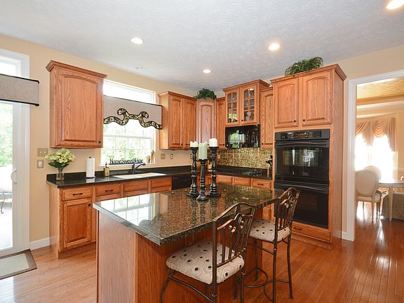 Kitchen Island w/Granite 