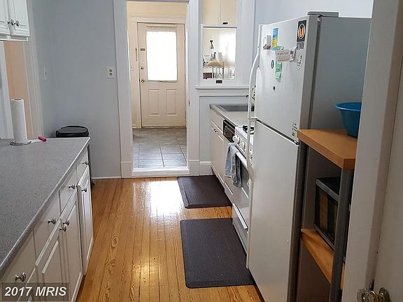 4th image of 2918 Cresmont Ave