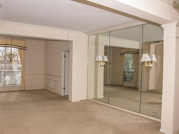 5th image of 9511 Legend Isle Dr