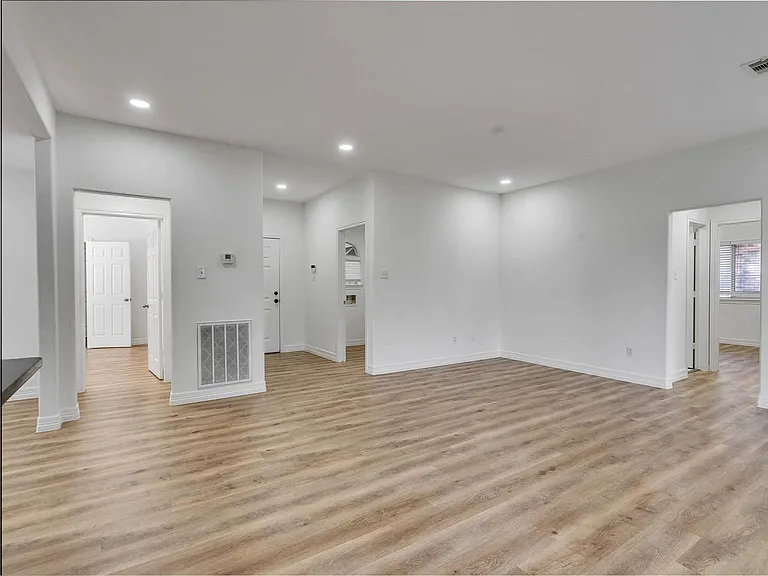 206 Doncaster St — Photo 12