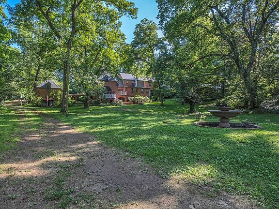 3rd image of 1038 Tyne Blvd