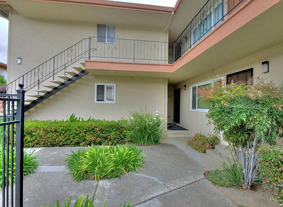 3rd image of 1357 Phelps Ave APT 7