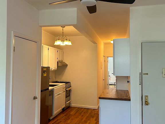 2nd image of 10-11 48th Ave APT 2