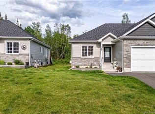 26 Leavery St, Fredericton, NB E3G0L8