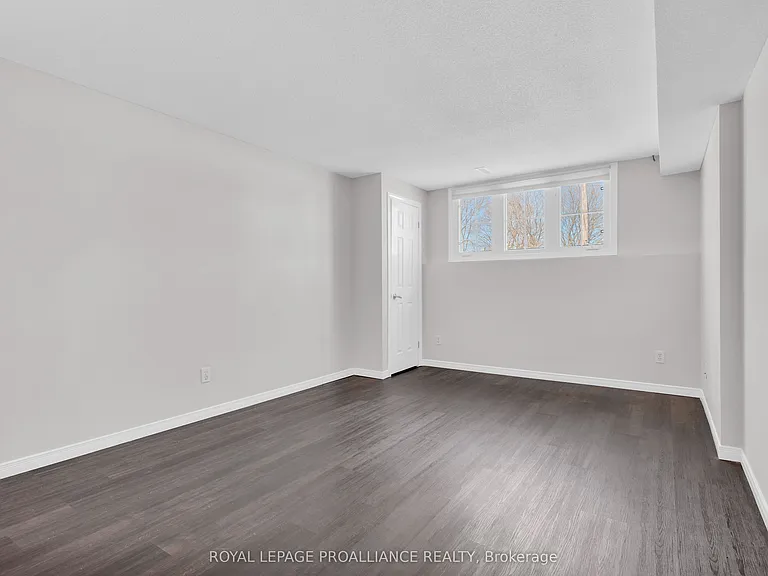 25 Metcalfe St #B — Photo 5
