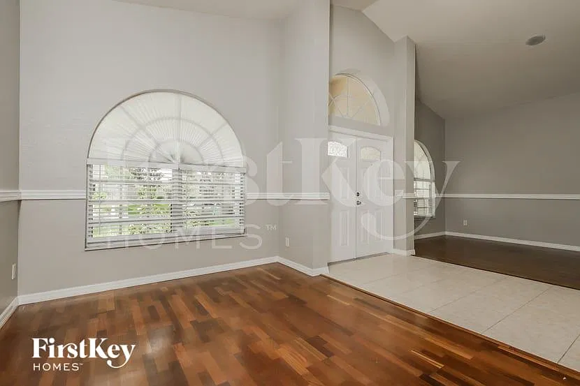 4 bed, 2.0 bath, 2500 sqft, $3,390 — Photo 2