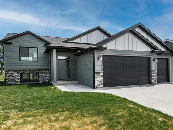 358 Highlands Ave, Zumbrota, MN 55992