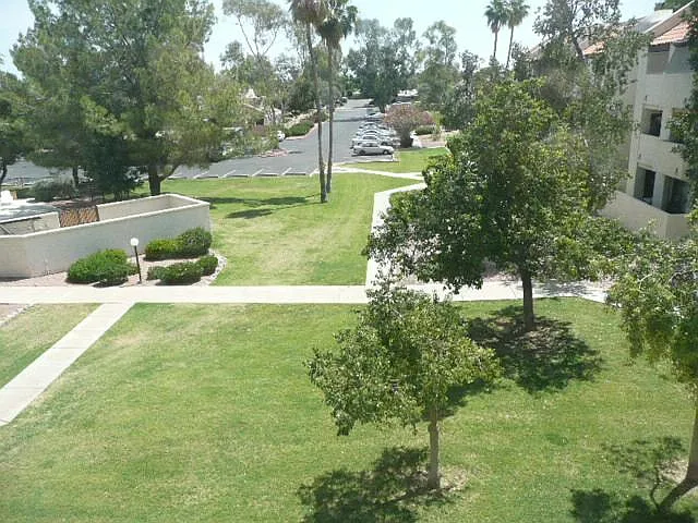 2 bed, 855 sqft, $1,350 — Photo 2