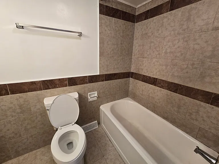 113 Gates Ave #113 — Photo 6