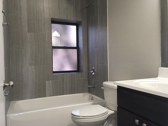 3rd image of 2325 W Arthur Ave #G