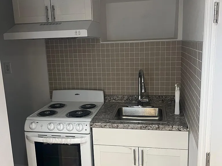 1257 Plane St — Photo 3