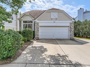 54 Hummingbird Ln, Streamwood, IL 60107